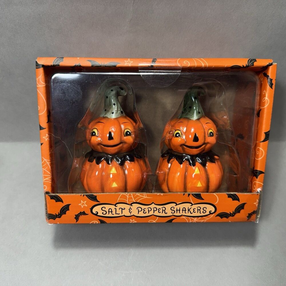 New Johanna Parker Nostalgia Ceramic Pumpkin Salt & Pepper Shaker Set JOL